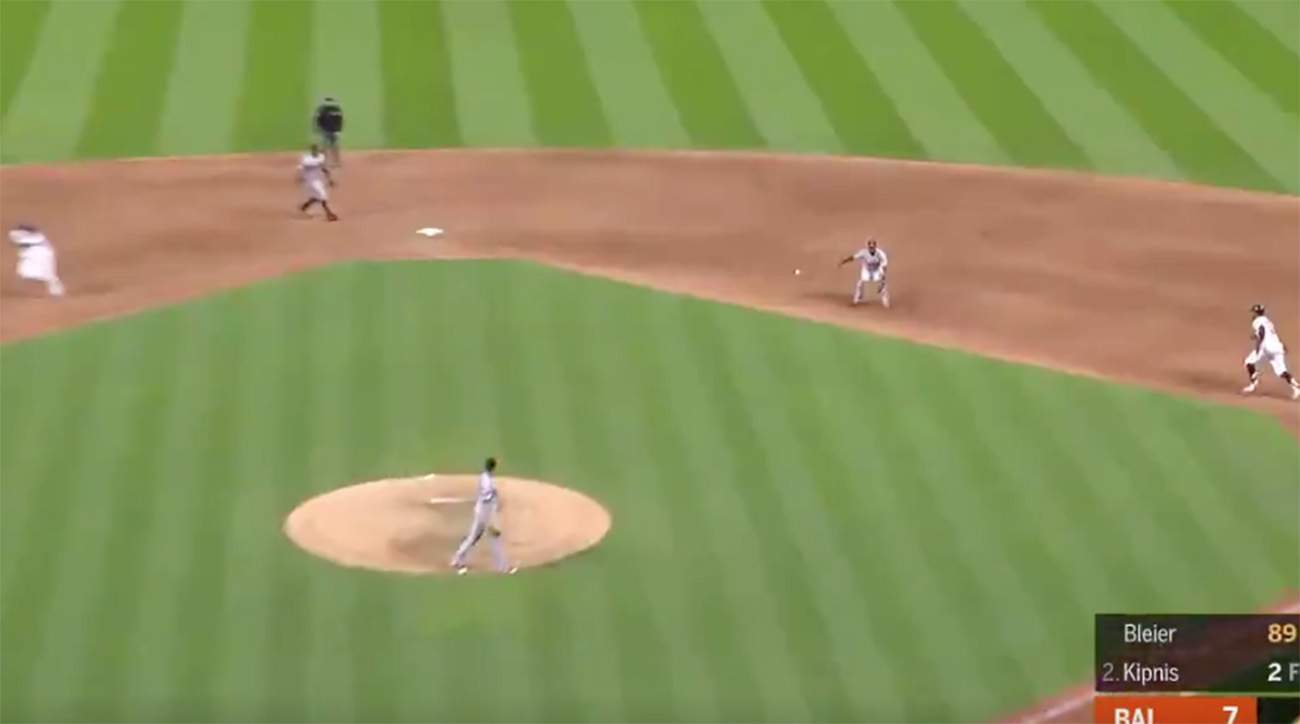 orioles_make_worst_fielding_play_in_mlb_history.jpg